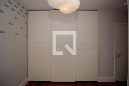 Apartamento à venda com 192m², 3 quartos e 4 vagasSuíte 2