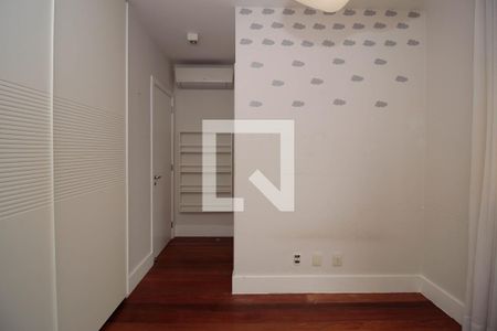 Apartamento à venda com 192m², 3 quartos e 4 vagasSuíte 2