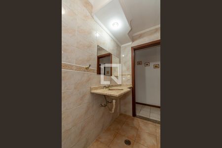 Casa à venda com 269m², 4 quartos e 4 vagasBanheiro Corredor 