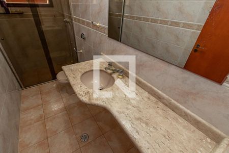 Casa à venda com 269m², 4 quartos e 4 vagasBanheiro Corredor 