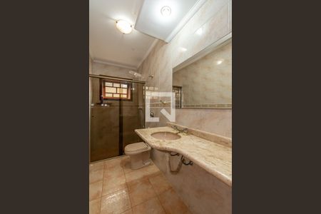 Casa à venda com 269m², 4 quartos e 4 vagasBanheiro Corredor 