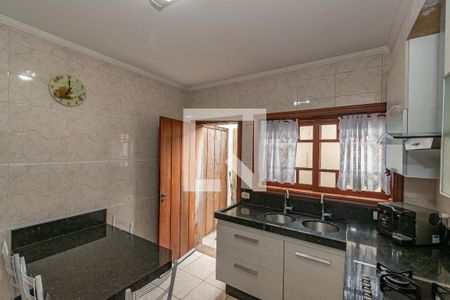 Casa à venda com 269m², 4 quartos e 4 vagasCozinha 