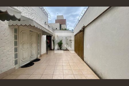 Casa à venda com 490m², 4 quartos e 3 vagasFachada