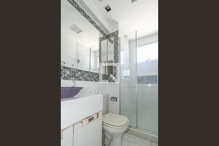 Apartamento à venda com 69m², 2 quartos e 1 vaga Apartamento à venda com 69m², 2 quartos e 1 vagaBanheiro da Suíte