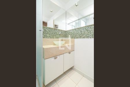 Apartamento à venda com 69m², 2 quartos e 1 vaga Apartamento à venda com 69m², 2 quartos e 1 vagaBanheiro