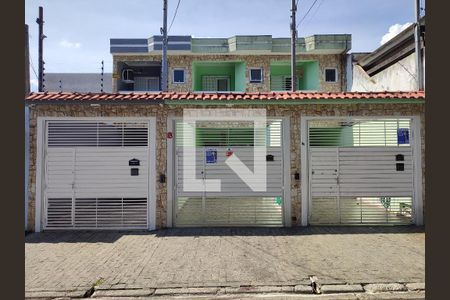 Casa à venda com 150m², 3 quartos e 2 vagas Casa à venda com 150m², 3 quartos e 2 vagasFachada