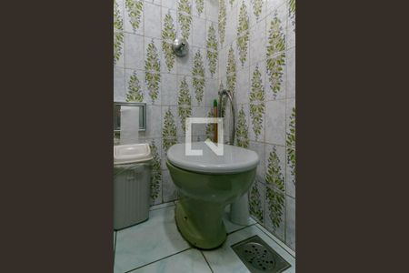 Casa à venda com 360m², 5 quartos e 3 vagas Casa à venda com 360m², 5 quartos e 3 vagasBanheiro da Suíte 2