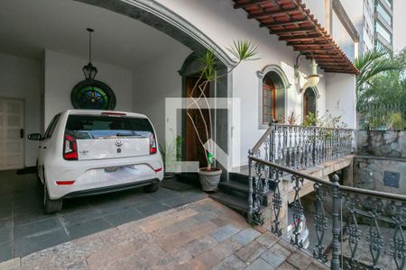 Casa à venda com 360m², 5 quartos e 3 vagas Casa à venda com 360m², 5 quartos e 3 vagasGaragem