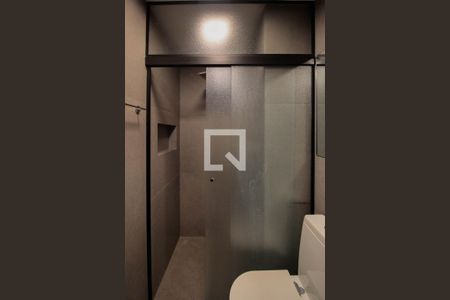 Banheiro de kitnet/studio para alugar com 1 quarto, 57m² em Pinheiros, São Paulo