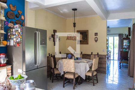 Casa à venda com 329m², 4 quartos e 16 vagas Casa à venda com 329m², 4 quartos e 16 vagasCozinha