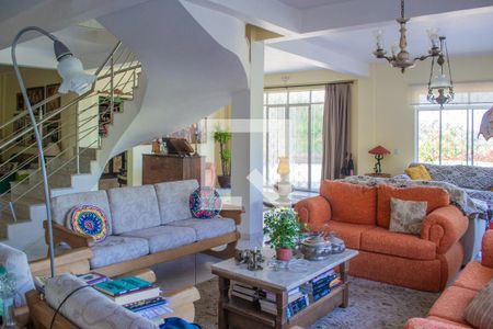 Sala de casa à venda com 4 quartos, 329m² em Vila Nova, Porto Alegre