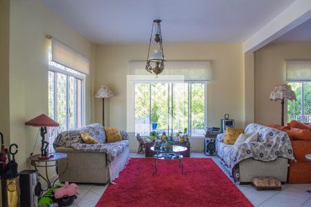 Sala de casa à venda com 4 quartos, 329m² em Vila Nova, Porto Alegre