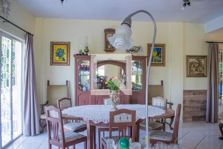 Casa à venda com 329m², 4 quartos e 16 vagas Casa à venda com 329m², 4 quartos e 16 vagasSala