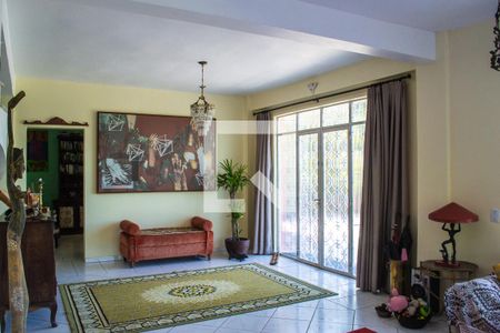 Sala de casa à venda com 4 quartos, 329m² em Vila Nova, Porto Alegre