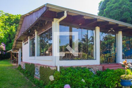 Casa à venda com 329m², 4 quartos e 16 vagas Casa à venda com 329m², 4 quartos e 16 vagasÁrea Externa