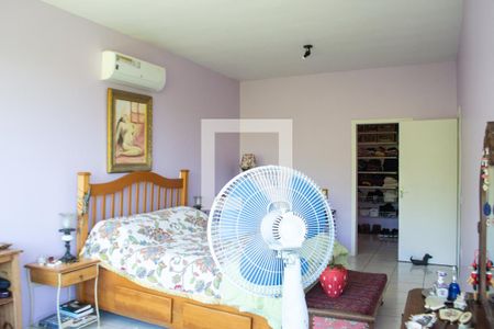 Casa à venda com 329m², 4 quartos e 16 vagas Casa à venda com 329m², 4 quartos e 16 vagasSuíte