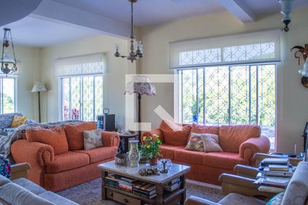 Sala de casa à venda com 4 quartos, 329m² em Vila Nova, Porto Alegre