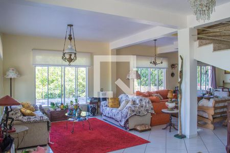 Sala de casa à venda com 4 quartos, 329m² em Vila Nova, Porto Alegre