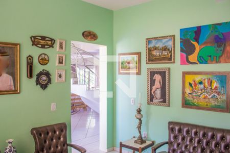 Casa à venda com 329m², 4 quartos e 16 vagas Casa à venda com 329m², 4 quartos e 16 vagasEscritório