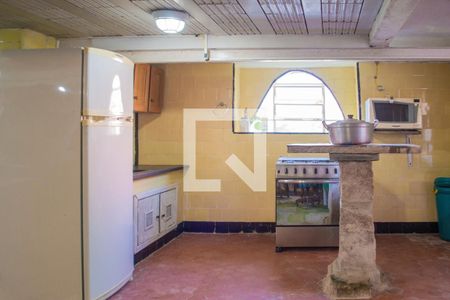 Casa à venda com 329m², 4 quartos e 16 vagas Casa à venda com 329m², 4 quartos e 16 vagasCozinha 2