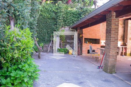 Casa à venda com 329m², 4 quartos e 16 vagas Casa à venda com 329m², 4 quartos e 16 vagasÁrea Externa