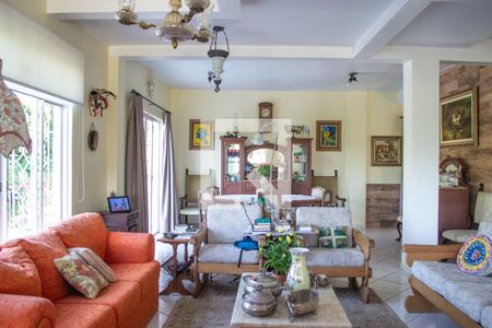 Sala de casa à venda com 4 quartos, 329m² em Vila Nova, Porto Alegre