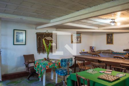 Casa à venda com 329m², 4 quartos e 16 vagas Casa à venda com 329m², 4 quartos e 16 vagasÁrea Externa