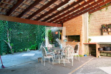 Casa à venda com 329m², 4 quartos e 16 vagas Casa à venda com 329m², 4 quartos e 16 vagasÁrea Externa