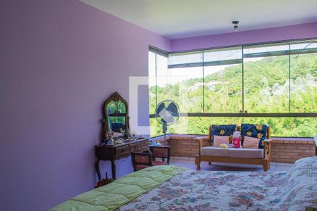 Casa à venda com 329m², 4 quartos e 16 vagas Casa à venda com 329m², 4 quartos e 16 vagasSuíte