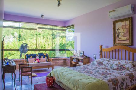 Casa à venda com 329m², 4 quartos e 16 vagas Casa à venda com 329m², 4 quartos e 16 vagasSuíte