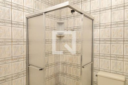 Banheiro e área de serviço de casa para alugar com 1 quarto, 50m² em Parada Xv de Novembro, São Paulo