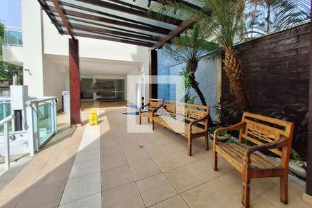 Apartamento à venda com 180m², 3 quartos e 2 vagasFachada e portaria