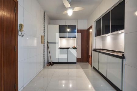 Apartamento à venda com 130m², 3 quartos e 2 vagasCozinha