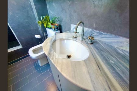 Apartamento à venda com 130m², 2 quartos e sem vagaSuíte banheiro