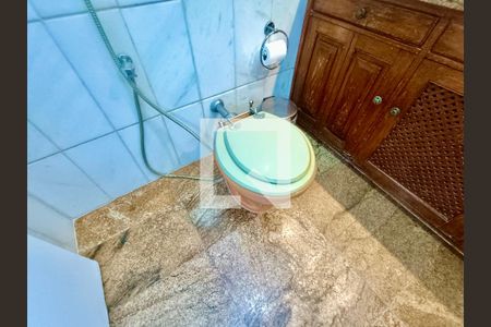 Apartamento à venda com 130m², 2 quartos e sem vagaBanheiro social