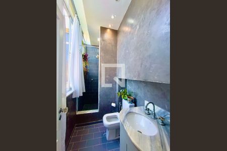 Apartamento à venda com 130m², 2 quartos e sem vagaSuíte banheiro