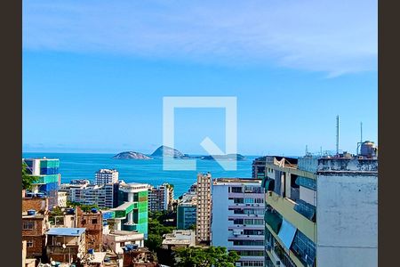 Apartamento à venda com 130m², 2 quartos e sem vagaSuíte banheiro vista