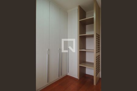 Apartamento para alugar com 114m², 4 quartos e 2 vagas Apartamento para alugar com 114m², 4 quartos e 2 vagasQuarto 4 - Armários