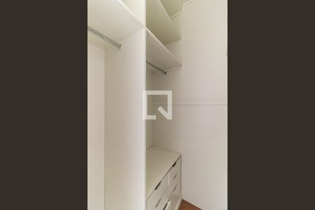 Closet da Suíte de apartamento para alugar com 3 quartos, 99m² em Higienópolis, São Paulo