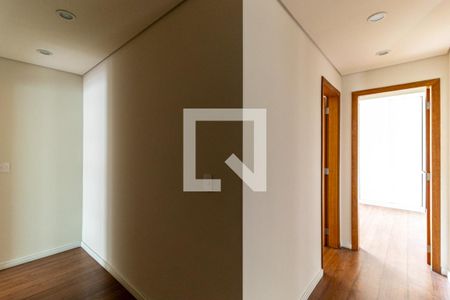 Corredor de apartamento para alugar com 3 quartos, 99m² em Higienópolis, São Paulo