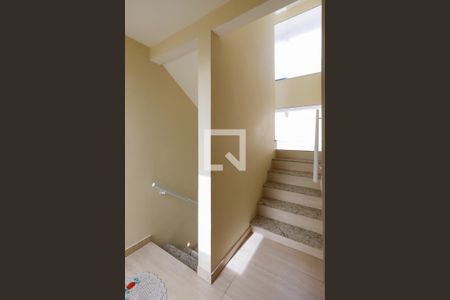 Casa à venda com 203m², 3 quartos e 5 vagasEscada