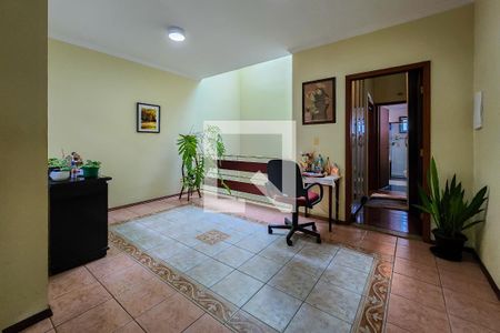 Casa à venda com 200m², 3 quartos e 4 vagas Casa à venda com 200m², 3 quartos e 4 vagasCorredor