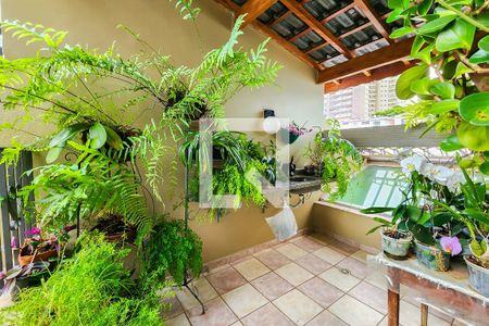 Casa à venda com 200m², 3 quartos e 4 vagas Casa à venda com 200m², 3 quartos e 4 vagasVaranda