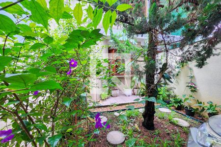 Casa à venda com 200m², 3 quartos e 4 vagas Casa à venda com 200m², 3 quartos e 4 vagasJardim