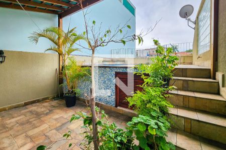 Casa à venda com 200m², 3 quartos e 4 vagas Casa à venda com 200m², 3 quartos e 4 vagasVaranda