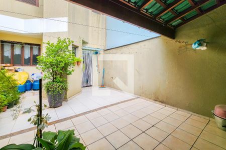 Casa à venda com 200m², 3 quartos e 4 vagas Casa à venda com 200m², 3 quartos e 4 vagasQuintal