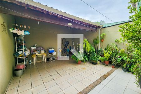 Casa à venda com 200m², 3 quartos e 4 vagas Casa à venda com 200m², 3 quartos e 4 vagasQuintal