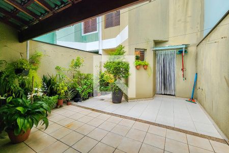 Casa à venda com 200m², 3 quartos e 4 vagas Casa à venda com 200m², 3 quartos e 4 vagasQuintal