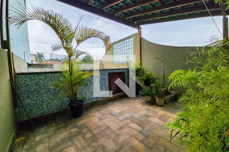 Casa à venda com 200m², 3 quartos e 4 vagas Casa à venda com 200m², 3 quartos e 4 vagasVaranda