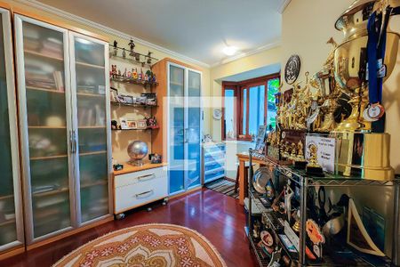 Casa à venda com 200m², 3 quartos e 4 vagas Casa à venda com 200m², 3 quartos e 4 vagasEscritório